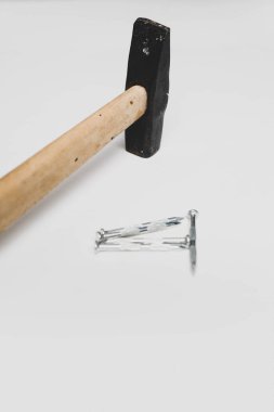 Eski model çekiç, marangozlar için bir zanaat aracı.