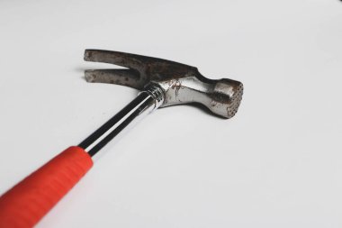 Eski model çekiç, marangozlar için bir zanaat aracı.