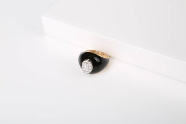 Elmas Mücevherler ve Moda Mücevherleri