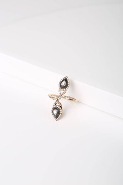 Elmas Mücevherler ve Moda Mücevherleri