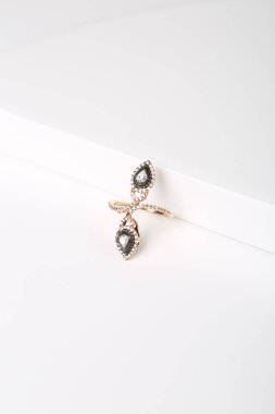 Elmas Mücevherler ve Moda Mücevherleri