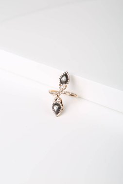 Elmas Mücevherler ve Moda Mücevherleri