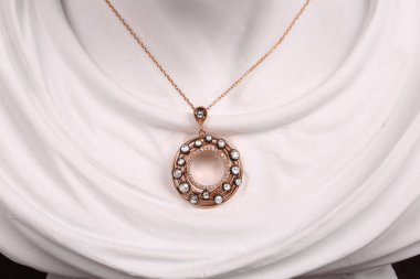 Elmas Mücevherler ve Moda Mücevherleri