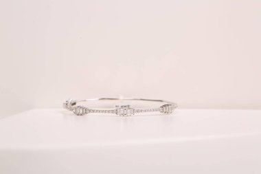 Elmas Mücevherler ve Moda Mücevherleri