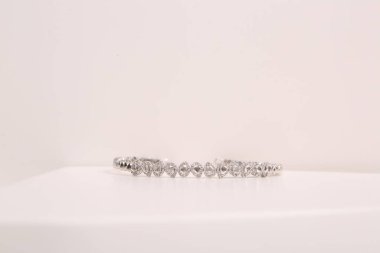 Elmas Mücevherler ve Moda Mücevherleri