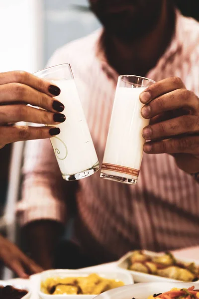 Turkiska Och Grekiska Traditionella Matsal Bord Med Speciell Alkohol Dryck — Stockfoto