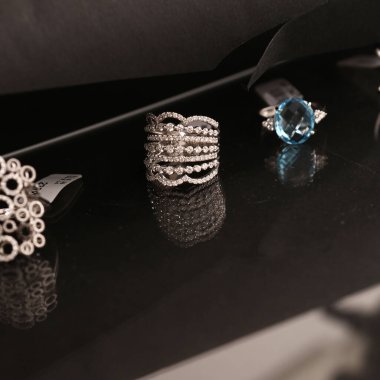 Elmas Mücevherler ve Moda Mücevherleri