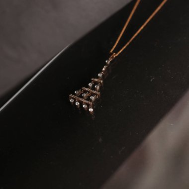 Elmas Mücevherler ve Moda Mücevherleri