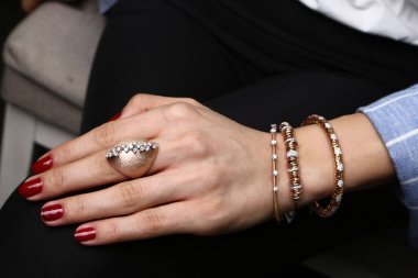 Elmas Mücevherler ve Moda Mücevherleri