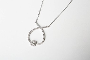 Elmas Mücevherler ve Moda Mücevherleri