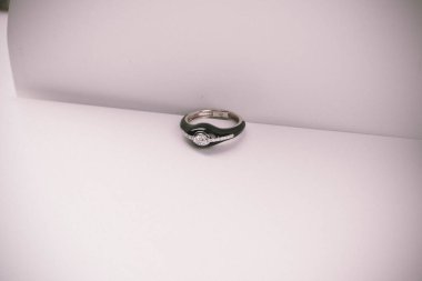 Elmas Mücevherler ve Moda Mücevherleri