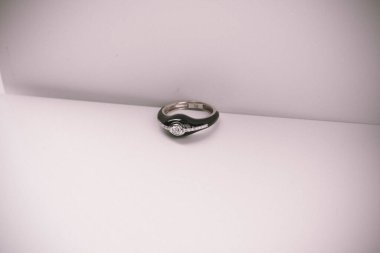 Elmas Mücevherler ve Moda Mücevherleri