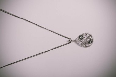 Elmas Mücevherler ve Moda Mücevherleri