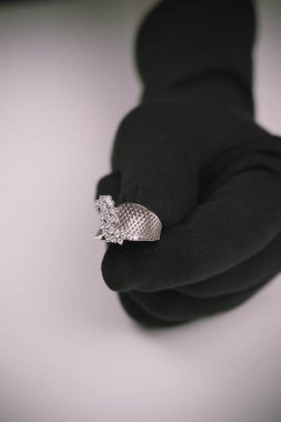 Elmas Mücevherler ve Moda Mücevherleri