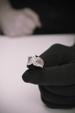 Elmas Mücevherler ve Moda Mücevherleri