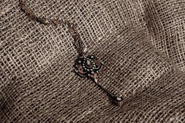 Elmas Mücevherler ve Moda Mücevherleri