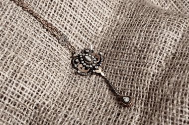 Elmas Mücevherler ve Moda Mücevherleri