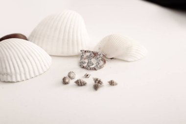 Elmas Mücevherler ve Moda Mücevherleri