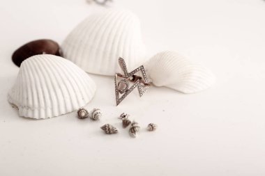 Elmas Mücevherler ve Moda Mücevherleri