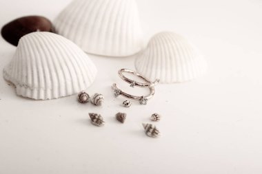 Elmas Mücevherler ve Moda Mücevherleri