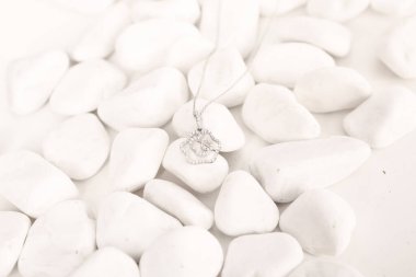 Elmas Mücevherler ve Moda Mücevherleri