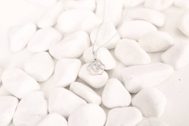 Elmas Mücevherler ve Moda Mücevherleri