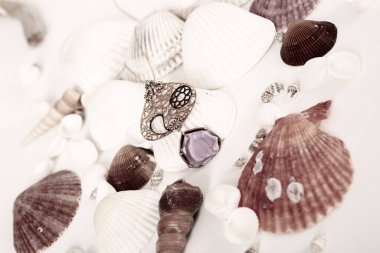 Elmas Mücevherler ve Moda Mücevherleri