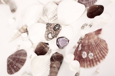 Elmas Mücevherler ve Moda Mücevherleri