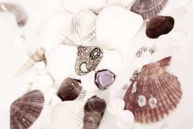 Elmas Mücevherler ve Moda Mücevherleri