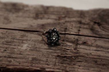 Elmas Mücevherler ve Moda Mücevherleri