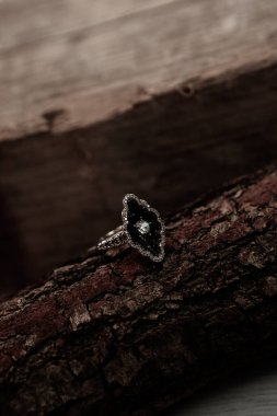 Elmas Mücevherler ve Moda Mücevherleri