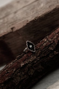 Elmas Mücevherler ve Moda Mücevherleri