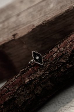 Elmas Mücevherler ve Moda Mücevherleri