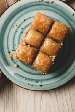 Geleneksel hindistancevizli tatlı baklavası. Ev yapımı fındıklı ve ballı baklava..