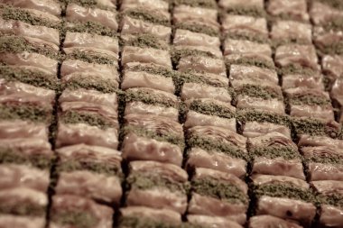 Geleneksel hindistancevizli tatlı baklavası. Ev yapımı fındıklı ve ballı baklava..