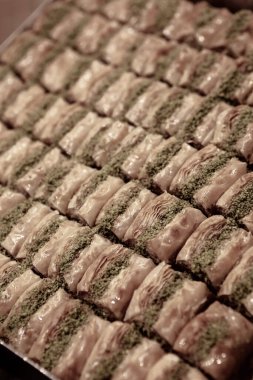 Geleneksel hindistancevizli tatlı baklavası. Ev yapımı fındıklı ve ballı baklava..