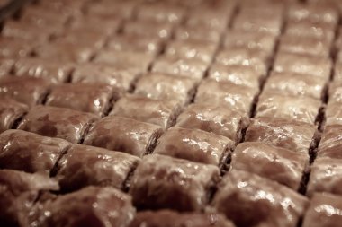 Geleneksel hindistancevizli tatlı baklavası. Ev yapımı fındıklı ve ballı baklava..