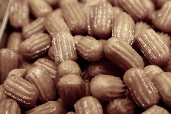 Geleneksel hindistancevizli tatlı baklavası. Ev yapımı fındıklı ve ballı baklava..