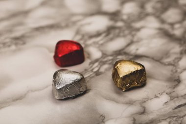 bir sürü değişik çikolatalı pralin