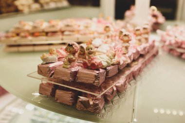 bir sürü değişik çikolatalı pralin