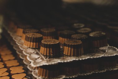 bir sürü değişik çikolatalı pralin