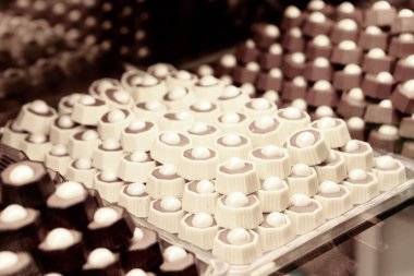 bir sürü değişik çikolatalı pralin