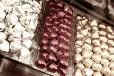 bir sürü değişik çikolatalı pralin