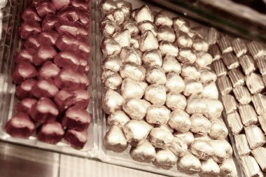 bir sürü değişik çikolatalı pralin