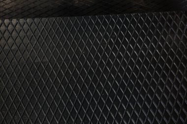 Siyah metal desenli çelik arka plan. Delinmiş metal levha.