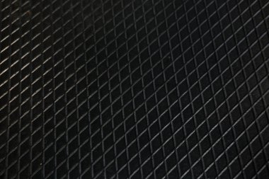 Siyah metal desenli çelik arka plan. Delinmiş metal levha.