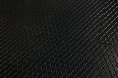 Siyah metal desenli çelik arka plan. Delinmiş metal levha.