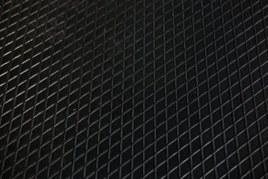 Siyah metal desenli çelik arka plan. Delinmiş metal levha.