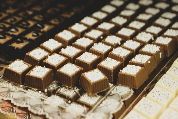 Masse Sort Chokolade Praliner - Stock-foto