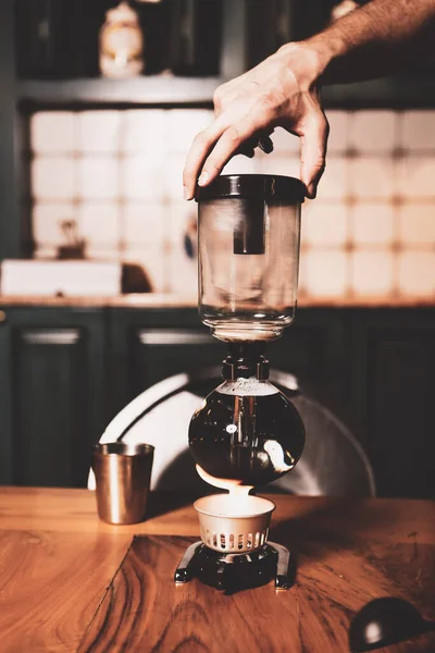 Barista Brüht Kaffee Der Kaffeestube — Stockfoto